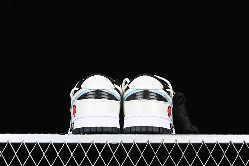 All Categories Nk SB Dunk Series Nk SB Dunk Low Low-top sneakers Customized large box Nk Dunk Low Panda Prank-Reverse Love SB strap low-top casual sneakers CW1590-100
